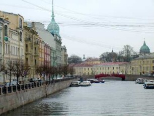 St. Petersburg: Kanal mit städtischer Bebauung