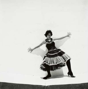 Modeaufnahme, Modell die Studentin Ruth Seller (Mademoiselle)
