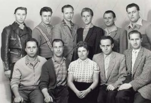 Gruppenbild der Mitarbeiter der Abteilung Konstruktion im VEB Schmiedewerk Roßwein