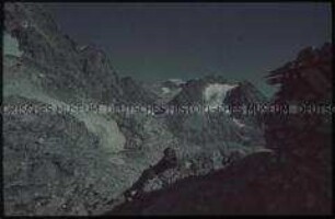 Soldat auf Beobachtungsposten im Kaukasus (Elbrus-Massiv)