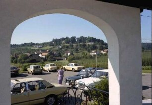Kressbronn: Weingut Torggel , Terrasse und Bogen zum Parkplatz