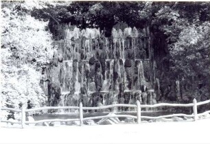 Große Kaskade im Palaisgarten. Detmold. Aufnahmedatum unbekannt. Stadtarchiv Detmold Bildarchiv Nr. 3716