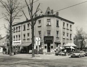 Dresden-Blasewitz, Schandauer Straße 77. Wohnhaus mit Läden (1876/1900). Eckansicht mit Fassade Hofmannstraße