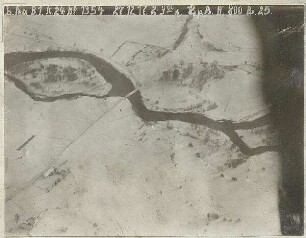 Teilstück eines Flusses mit Insel und Brücke (800 m)