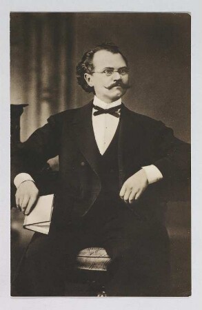 Porträt August Lehmann : Foto-/Bildersammlung Stenografische Sammlung. Porträt August Lehmann. Photographie (vor 1884). Dresden: SLUB P a 0736