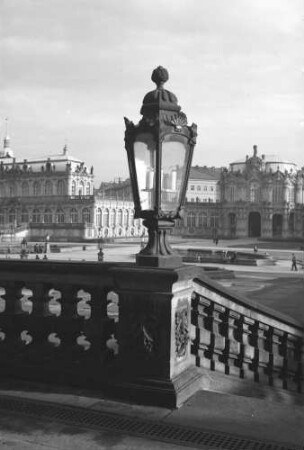Dresden: Zwinger, Ostbau mit Treppengeländer