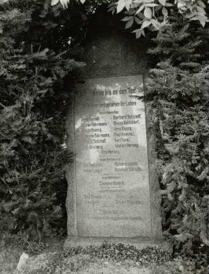 Denkmal für die Gefallenen des 1. Weltkrieges : Denkmal für die Gefallenen des 1. Weltkrieges. Granit (nach 1918). Nossen-Heynitz