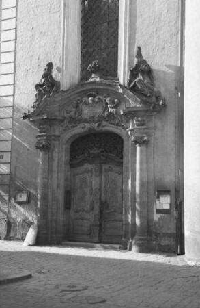 Amberg: Portal der Schulkirche