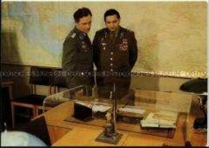 Waleri Bykowski und Sigmund Jähn im Gagarin-Museum