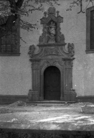 Kleinenberg: Barockportal [Wallfahrtskirche Mariä Heimsuchung] Nordseite