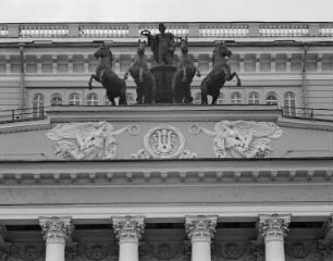 Quadriga mit Apollon als Wagenlenker