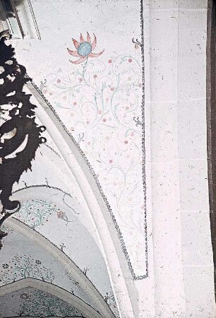 Ornamentale Ausmalung mit figürlichen Elementen