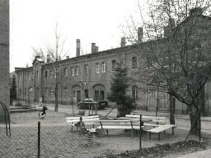 Pirna, Rottwerndorfer Straße 49. Ehemaliges Kasernengelände. Rote Kaserne (Nebengebäude, Wohnhaus?) (um 1905)