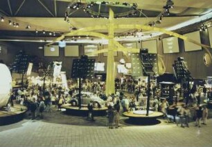 Hannover. Weltausstellung. Deutscher Pavillon (1998-2000, J. Wund). In der Ausstellung, Mosaik Deutschland. Medialer Garten (E. Veenstra), Baum des Wissens