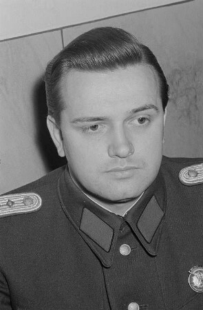 Porträt eines Volkspolizisten (Mitglied der SED-Stadtleitung?)