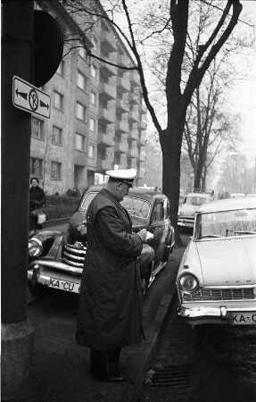 Einsatzübung der Karlsruher Hundertschaft der städtischen Polizei in der Innenstadt.