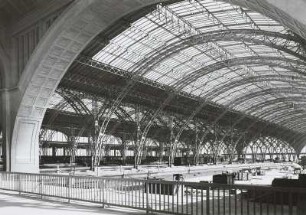 Leipzig, Hauptbahnhof : Leipzig. Hauptbahnhof (1909-1915; W. Lossow, M. H. Kühne). Längsbahnsteighalle (1910-1915; Firma L. Eilers, Karig)