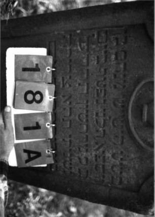 Grabstein 181 (Index: 99795720) Maße HxBxT: 96x54x10 cm Symbolik: (Leviten)Kanne: Grabstein 181A