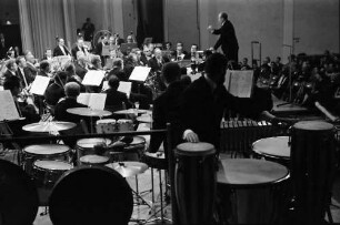 Donaueschingen: Donaueschinger Musiktage; Werner Heider Ensemble, "Konflikte für Schlagzeug und Orchester"