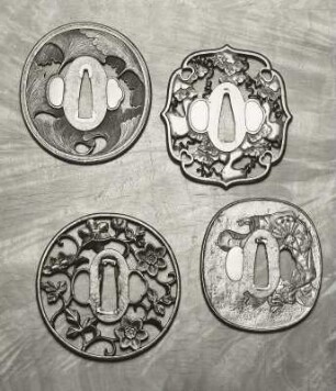 Vier Tsuba (Stichblätter)