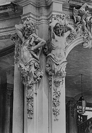 Dresden, Zwinger : Dresden. Zwinger. Hermen am Wallpavillon