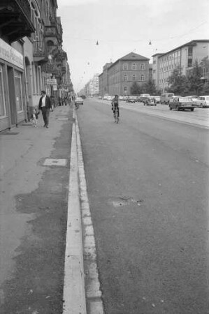 Verbreiterung der südlichen Kaiserstraße ab Waldhornstraße in Richtung Durlacher Tor um eine weitere Fahrspur