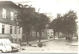 Leopoldstraße. Detmold. Im Hintergrund das Gebäude der Bezirksregierung
