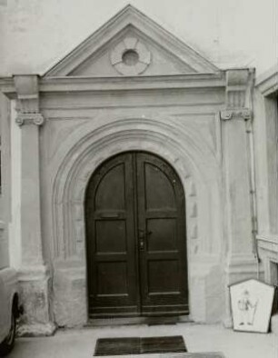 Frauensein, Schloss, Portal am Schlossturm