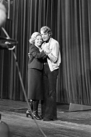 Eröffnung der ARD-Fernsehlotterie "Ein Platz an der Sonne" 1977 im Konzerthaus Karlsruhe