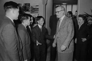 Die vietnamesischen Messedelegation empfängt Johannes Dieckmann
