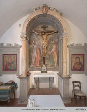 Altar mit Kruzifix