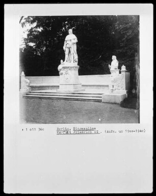 Denkmalgruppe Kurfürst Friedrich II. der Eiserne (1440-1470)