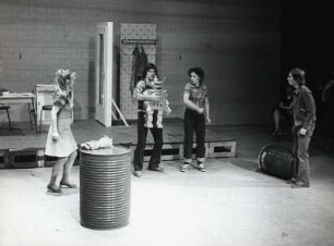 Trummi kaputt: Ulrike Bliefert, Peter Seum, Inge Blau, Michael Kausch