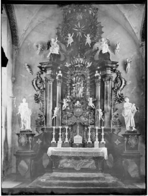 Baitenhausen Wallfahrtskapelle Sankt Maria am Berg Karmel Hochaltar (um 1760) Gnadenbild Stehende Muttergottes (um 1500), die Seitenfiguren Johannes der Täufer und Johannes der Evangelist von Johann Michael Hegenmauer (um 1760/1765)