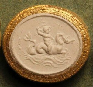 Cupido, auf einem Meerdrachen reitend (Daktyliothek, Erstes Mythologisches Tausend)