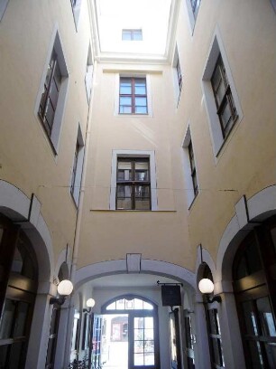 Dresden: Wohnhaus Hauptstraße 19