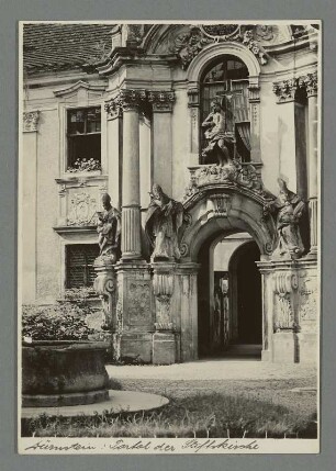 Portal der Stiftskirche Dürnstein