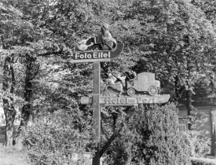 Bad Elster, Wegweiser : Bad Elster. Wegweiser zum Kurländerhaus und Hotel zur Post