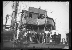 Antwerpen (Belgien): Kommandobrücke eines Kriegsschiffs im Hafen ("Ankunft zweier argentinischer Kanonenboote") (Großaufnahme)