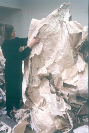 Bonn. Frauenmuseum. Künstlerin Marianne Pitzen bei der Arbeit in ihrem Atelier