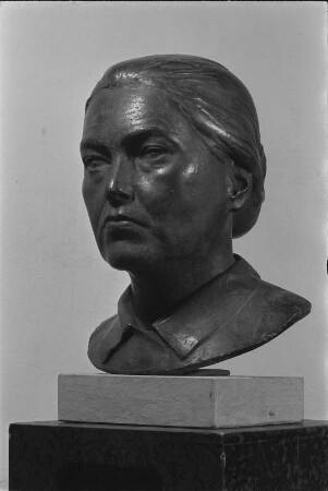 Büste von Anna Seghers : Büste von Anna Seghers. Bronze (1952; W. Arnold)