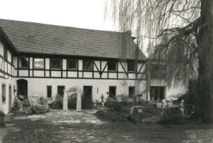 Dresden-Omsewitz, Altburgstädtel 18. Ehemaliger Bauernhof (18. Jh., mit Bildhauerwerkstatt), Wohnstallhaus