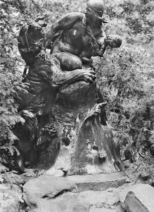 Zwei Mütter : Dresden-Altstadt, Bürgerwiese. "Zwei Mütter" (1899-1902; H. Epler). Bronze, überlebensgroß. Dresden, Bürgerwiese