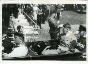 Adolf Hitler besucht die Marine in Kiel