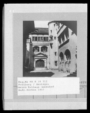 Freiburg im Breisgau. Neues Rathaus. Blick in den Innenhof