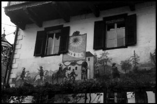 St. Gilgen: Fassaden Bemalung am Gasthof zur Post, größer [Sonnenuhr an Fassade]