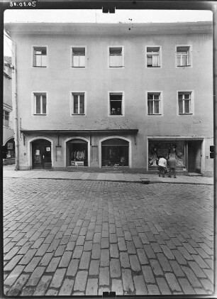 Meißen-Altstadt, Willy-Anker-Straße (Elbstraße) 4. Wohnhaus mit Laden (16. Jh.). Straßenfront (Teilansicht)