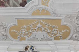 Decke der Schlosskapelle — Vier Stuckkartuschen mit Weihrauchfässern — Relief