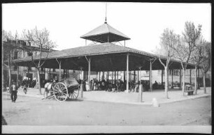 Figueras. PLAZA DEL GRANO (überdachter Platz, Markt)