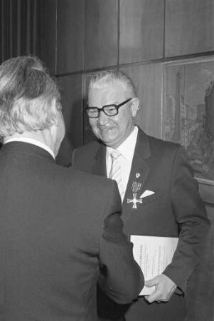 Verleihung des Bundesverdienstkreuzes an Verwaltungsoberamtmann a.D. Otto Hirth